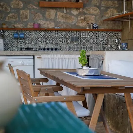 Charming Two-bed Orange Garden