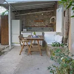 Charming Two-bed Orange Garden アパート