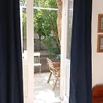 Charming Two-bed Orange Garden