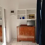 Charming Two-bed Orange Garden スティヴァン