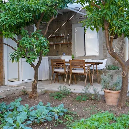 アパート Charming Two-bed Orange Garden