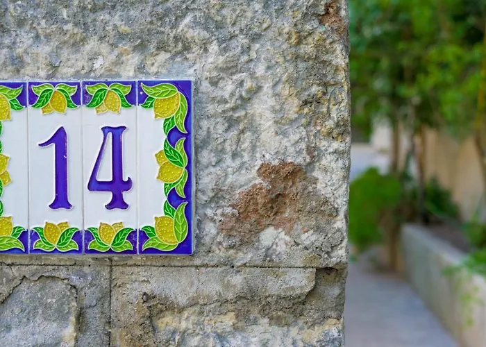 Charming Two-bed Orange Garden דירה