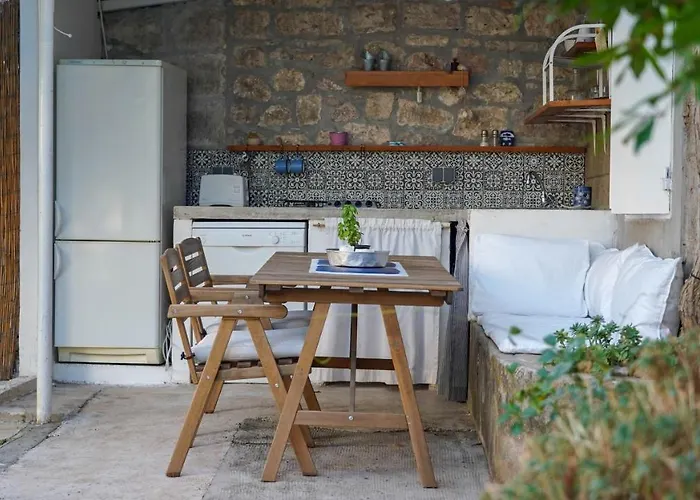 דירה Charming Two-bed Orange Garden סוטיבאן